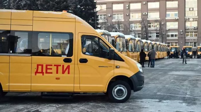 В школы Челябинской области направили 55 новых автобусов