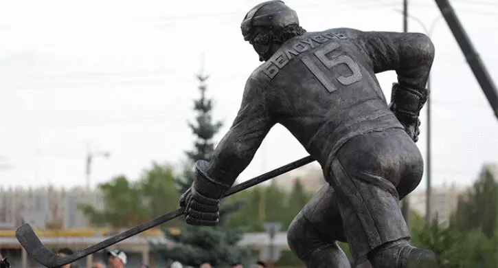 Иллюстрация №2 для публикации «Спорт: У арены Трактор открыли монумент Почетному гражданину Челябинска Белоусову»