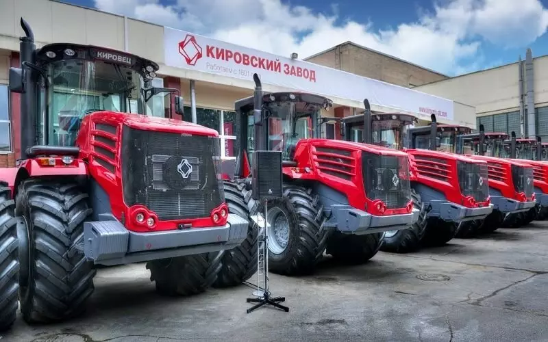 Кировский завод начал поставку тракторов в Африку