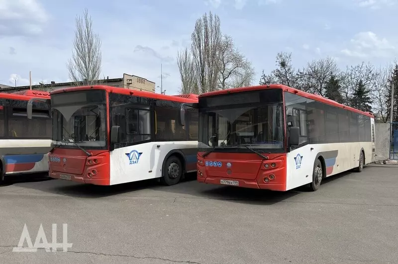 На маршрут 2 в Донецке вышла первая партия низкопольных автобусов ЛиАЗ переданных Москвой