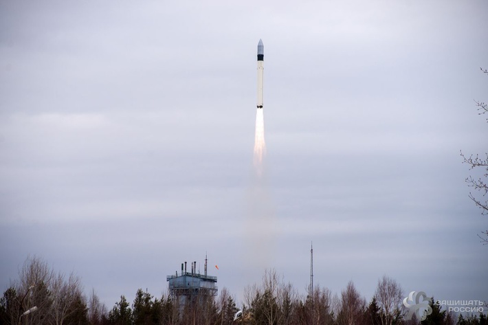 С космодрома «Плесецк» успешно запустили ракету-носитель «Рокот» с тремя спутниками «Гонец-М»