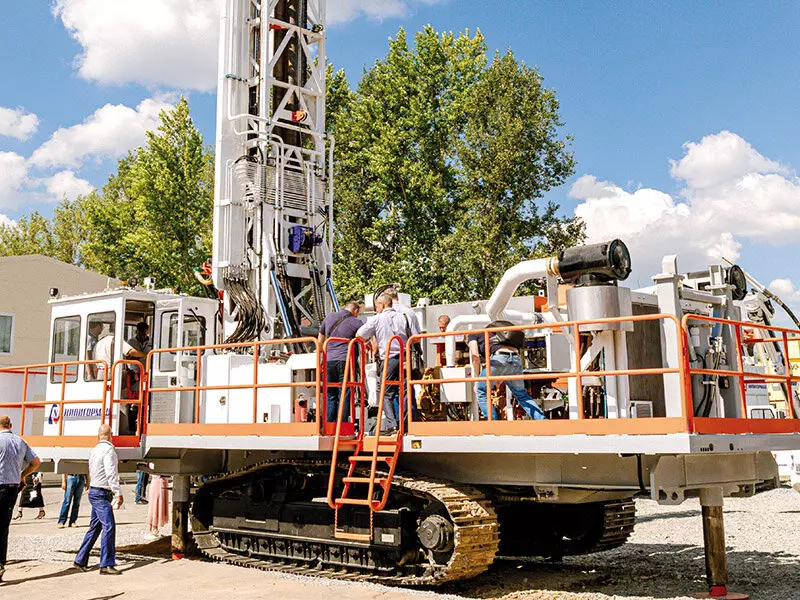 2 для новости «производство: НАО НИПИГОРМАШ презентовало буровой станок собственного производства»