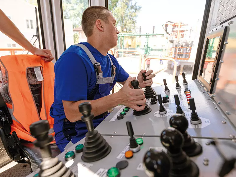 Фото №4 для «импортозамещение: НАО НИПИГОРМАШ презентовало буровой станок собственного производства»