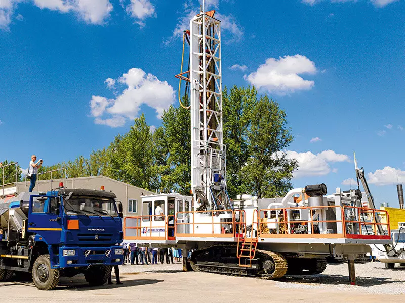 Фото 1 для «Производство: НАО НИПИГОРМАШ презентовало буровой станок собственного производства»