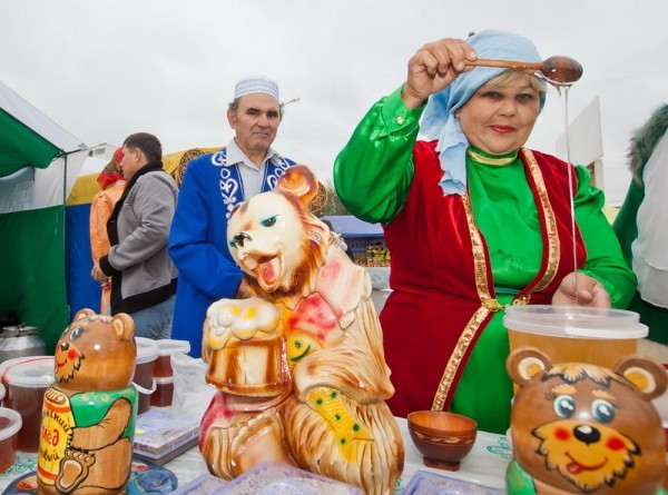 фестиваль мёда в Уфе (фото : Сергей Словохотов/ РГ)