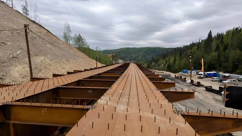 2 для новости «Челябинская область: В Челябинской области продолжают монтаж самой длинной эстакады через реку Сим»