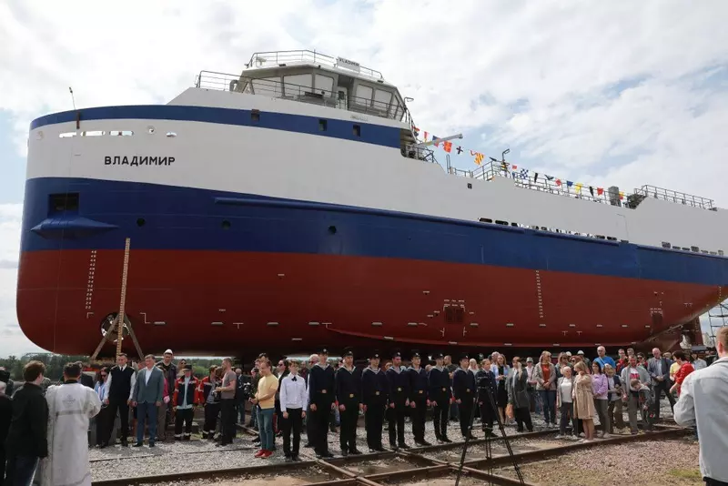 На СЗ Верфь братьев Нобель спущен на воду краболов Владимир проекта 5712