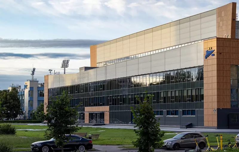 В санкт петербургской Газпром Академии открылась школа и крытый футбольный манеж