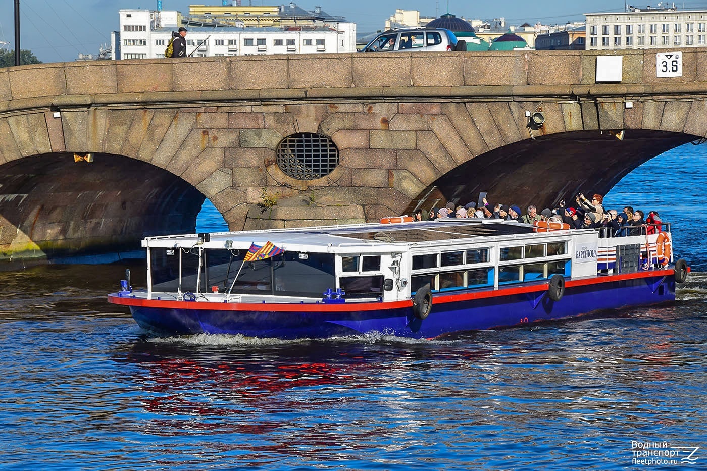 Водный транспорт фото. Теплоход Барселона Санкт-Петербург. Теплоход Барселона СПБ. Водный транспорт. Водный трамвай.