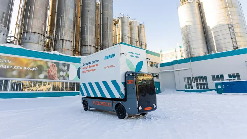 Фото #2 для публикации «спецтехника и логистика: Российские грузовики роботы захватывают территории складских комплексов»