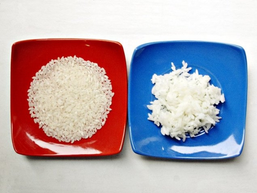 Сухой рис сколько готового. 100 Гр риса. 100 Грамм варного Рисп. 100 Г вареного риса. Порция риса 100 грамм.