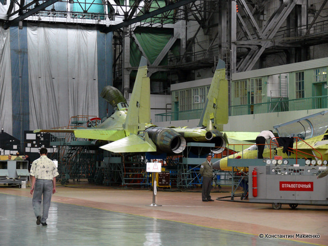 Сборка 30. Иркутский авиационный завод Су. Су-30 авиазавод. Цех сборки Су 27. Як 130 на заводе Иркут.