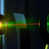 Новый «стеклянный» источник излучения помогает создавать высокоэффективные инфракрасные лазеры