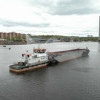 Спуск на воду первой баржи состоялся на территории нового Череповецкого судостроительного завода