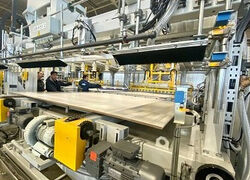 В Алтайском крае на Павловском ДОКе запустили линию ламинированной плиты МДФ