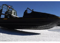 Российские бойцы начали применять на Днепре аэролодку Alligator