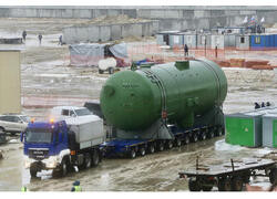 На строящемся ЭБ № 2 Курской АЭС-2 в проектное положение установили все четыре парогенератора