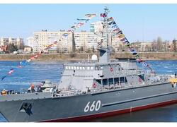 На морском тральщике «Лев Чернавин» поднят Андреевский флаг