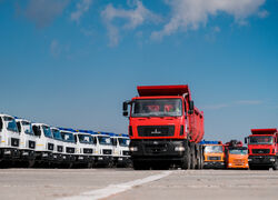 Минприроды передало в новые регионы более 11 тыс. единиц техники и баков для ТКО