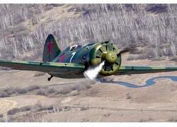 В Новосибирске поднялся в небо восстановленный истребитель И-16