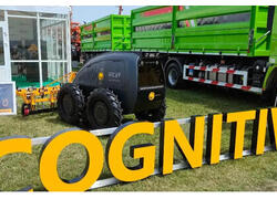 В России представили первый в мире полностью беспилотный робот-трактор