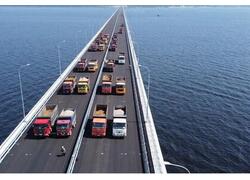 Новый мост через Волгу испытали самосвалами