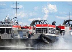 Испытывается судно на воздушной подушке с гибкими скегами «Хаска-10»