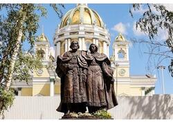 В Башкирии и Челябинске открыли памятник Петру и Февронии Муромским