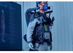 Роснано запустила серийное производство самых мощных экзоскелетов — со встроенной лебедкой