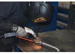 На &laquo;НЕФАЗе&raquo; испытывают систему ручной лазерной сварки