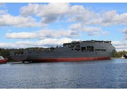 Фотофакт: буксировка НИС «Академик Лавёров» проекта 23520 в Санкт-Петербург на достройку