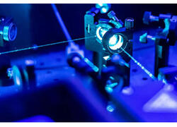 Ученые СКФУ разработали новый эффективный материал для лазеров