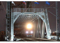 Открылось движение поездов по новому железнодорожному мосту через реку Преголя в Калининграде