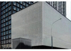 В Москве построили спортивный комплекс из стеклоблоков