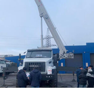 Российский завод выпустил новые модели автокранов