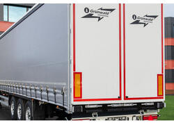 Новая модель шторного полуприцепа от завода Grunwald