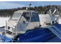 Маломерный катер «Фантом М-200» и грузовое судно на воздушной подушке «Мираж — 7»