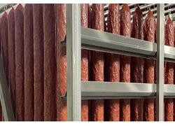 В Подмосковной Кашире начали делать колбасу длиной больше метра