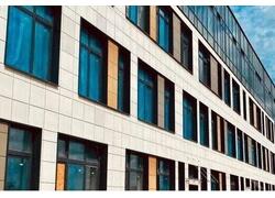 В Новоселье Ленинградской области состоялось открытие новой современной школы на 825 мест