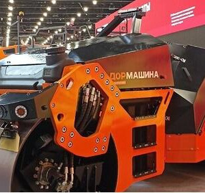 Российский завод представил новый дорожный каток c&nbsp;системой автоматического управления
