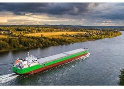 ОСК представила универсальную платформу для грузового речного флота