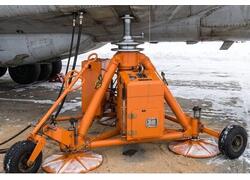 Три домкрата, один пульт и&nbsp;запас прочности &laquo;на&nbsp;всякий случай&raquo;: как Ил-76 отрывают от&nbsp;земли