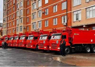 В Махачкалу прибыла первая партия новой спецтехники