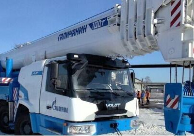 Российский завод выпустил автокран грузоподъемностью 100 тонн для &laquo;Газпрома&raquo;