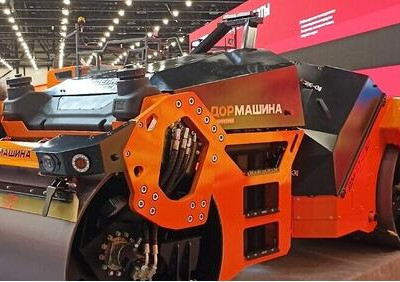 Российский завод представил новый дорожный каток c&nbsp;системой автоматического управления